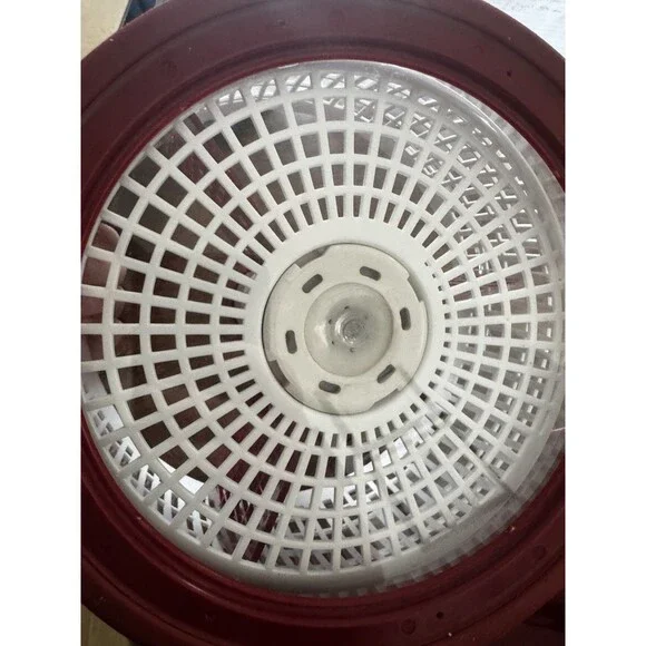 KitchenAid Salad & Fruit Spinner With 3 Dividers & Cap For Storage - Red 6.5 Qt - Picture 4 of 6